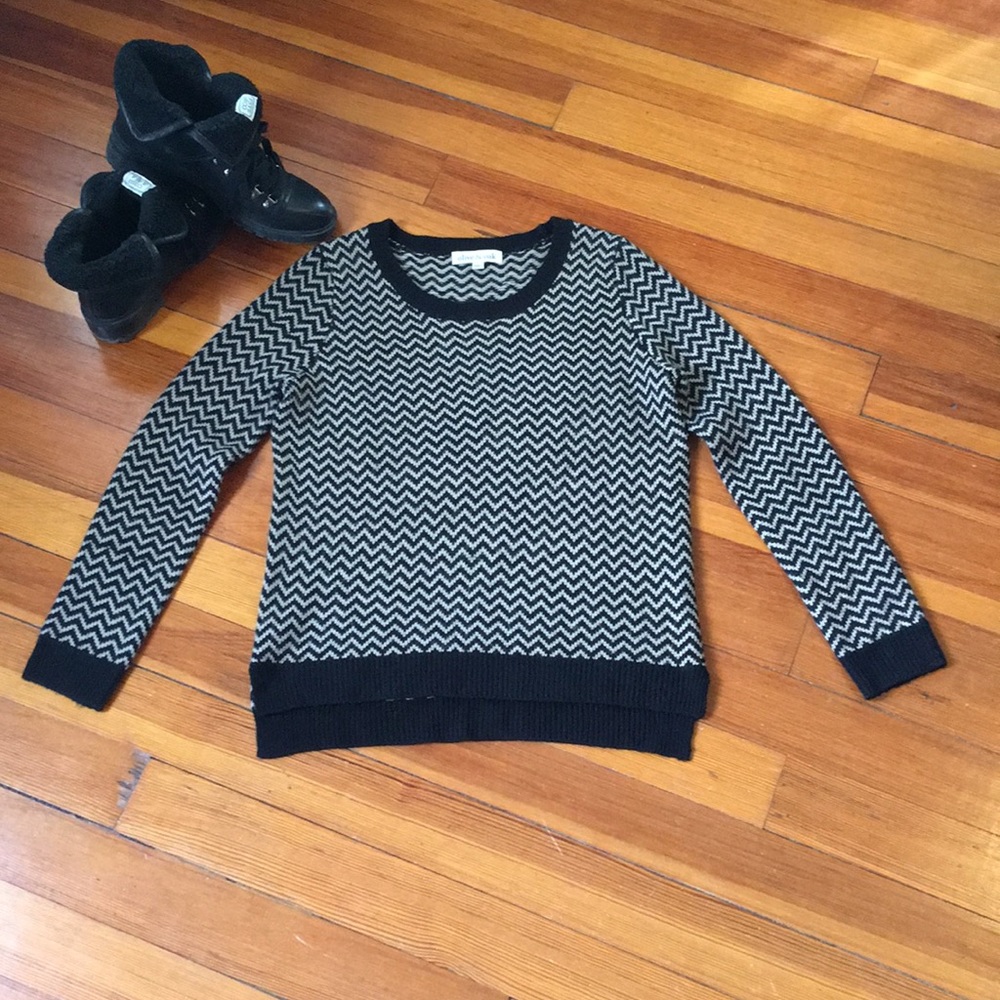 Olive & Oak Chevron Black/Tan Sweater Top